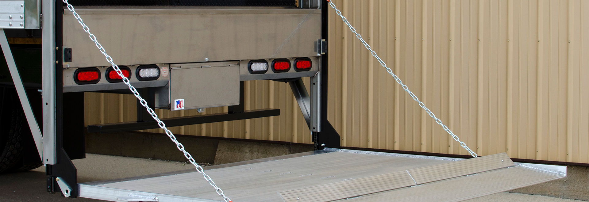 Hydraulic Lift Gates | Lift Gates For Trucks And Tailgates